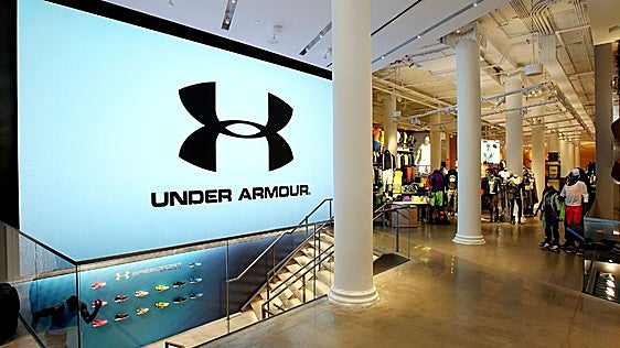 5 básicos de Under Armour para volver al gym en otoño rebajados hasta el 50% en Amazon