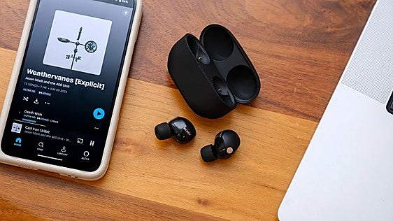 Tres auriculares de Sony, Samsung y CMF: cuánto de la gama alta cabe ya en la gama media