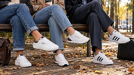 Tres zapatillas blancas de marca caen un 50%: encajan con vaqueros y para ir a la oficina