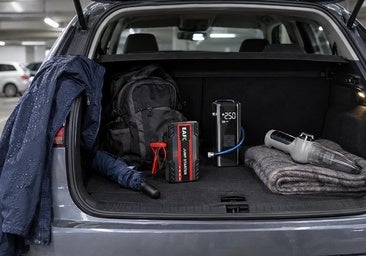 Cinco gadgets que no deben faltar en tu coche en otoño: batería, ruedas, pantalla y limpieza