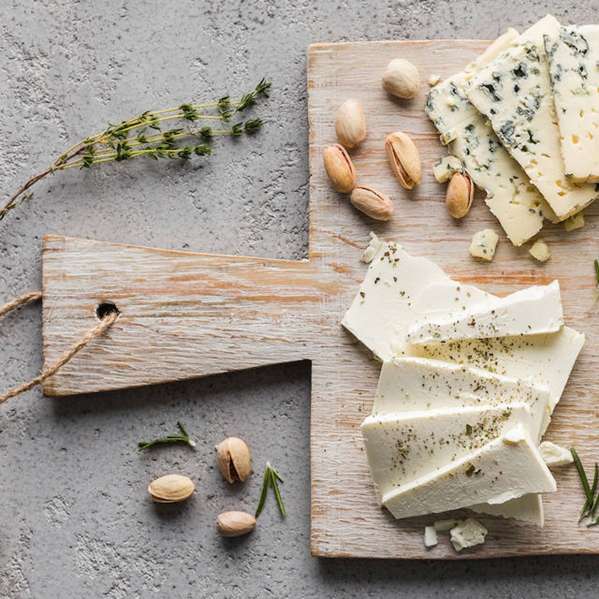 Quesos cremosos, curados y azules: cómo hacer la tabla de queso perfecta