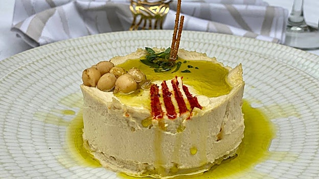 Hummus elaborado en el restaurante Beytna