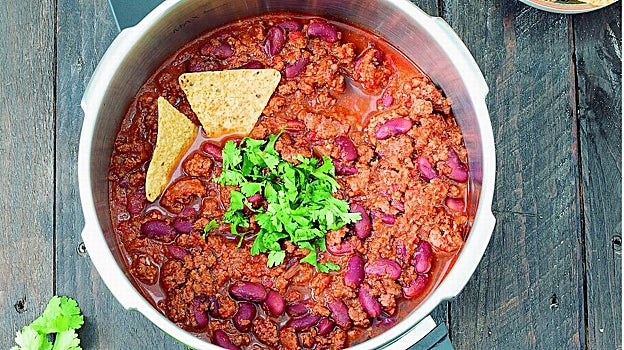 Chili con carne en olla rápida, con alubias pintas, carne picada de ternera, verduras y especias (15 min)