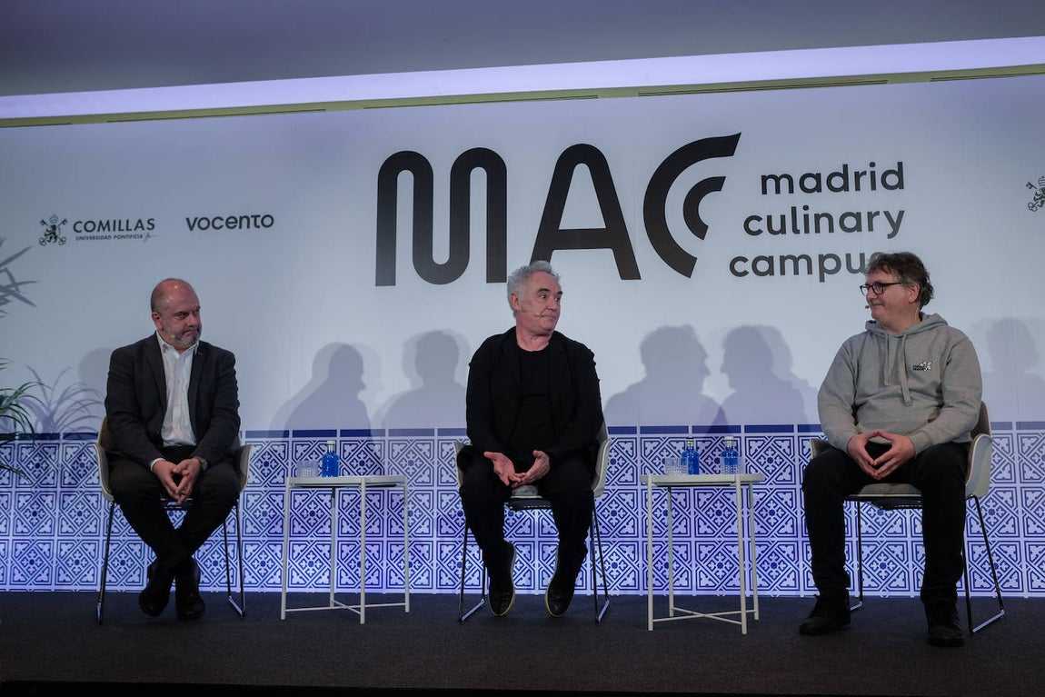 Durante el acto, el presidente de la división de Gastronomía de Vocento, Benjamín Lana, compartió una mesa redonda con Adriá y Aduriz