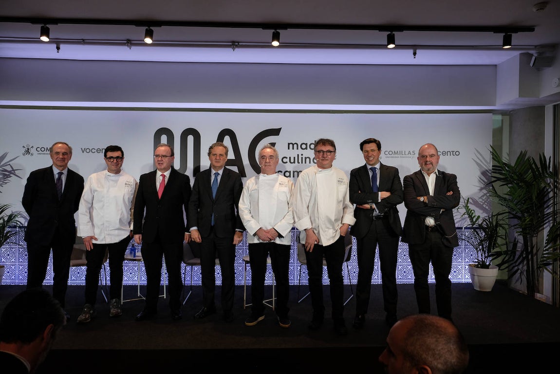 De izq. a dcha., Luis de Carlos, presidente del consejo de MACC; Ricard Camarena; el rector de Comillas, Enrique Sanz; el presidente de Vocento, Ignacio Ybarra; Ferran Adriá; Andoni Luis Aduriz; Rafael Vara, director de MACC, y Benjamín Lana, presidente de Vocento Gastronomía.