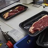 Por qué es necesaria una almohadilla absorbente en las bandejas de carne del supermercado