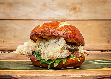 Imagen secundaria 1 - Propuestas de Sergio Sanz y Sergi Mateo, ganador de la hamburguesa más popular