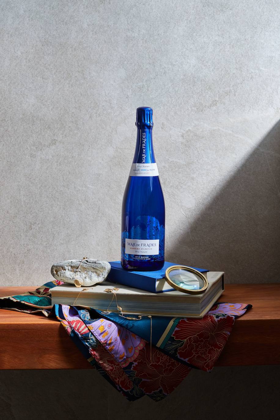 Inspirada en el estilo del atlántico, Mar de Frades sitúa sus viñedos frente a la ría de Arousa. En este caso, Brut Nature es el vino propuesto por el grupo para regalar el Día de la madre. Con una fina burbuja, el espumoso 100% albariño marida a la perfección con pescados frescos, bogavante, y cualquier tipo de marisco. Es posible adquirirlo en www.mardefrades.es por alrededor de 25 euros.