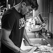 El chef autodidacta húngaro que triunfa en redes con su 'foodporn'