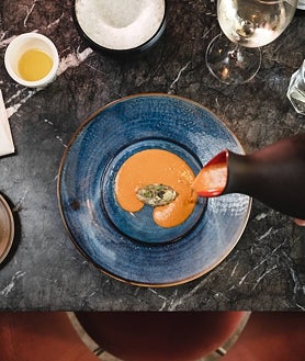 Imagen secundaria 2 - Arriba, el bacalao tellagorri. Abazo, izq., el gallo con mar; derecha, el gazpacho. 