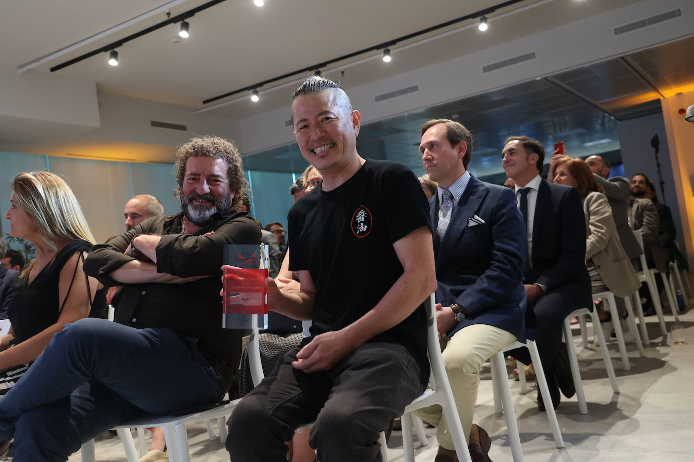 Hideki Matsuhisa e Iñaki López Viñaspre, en los premios Salsa de Chiles 2023