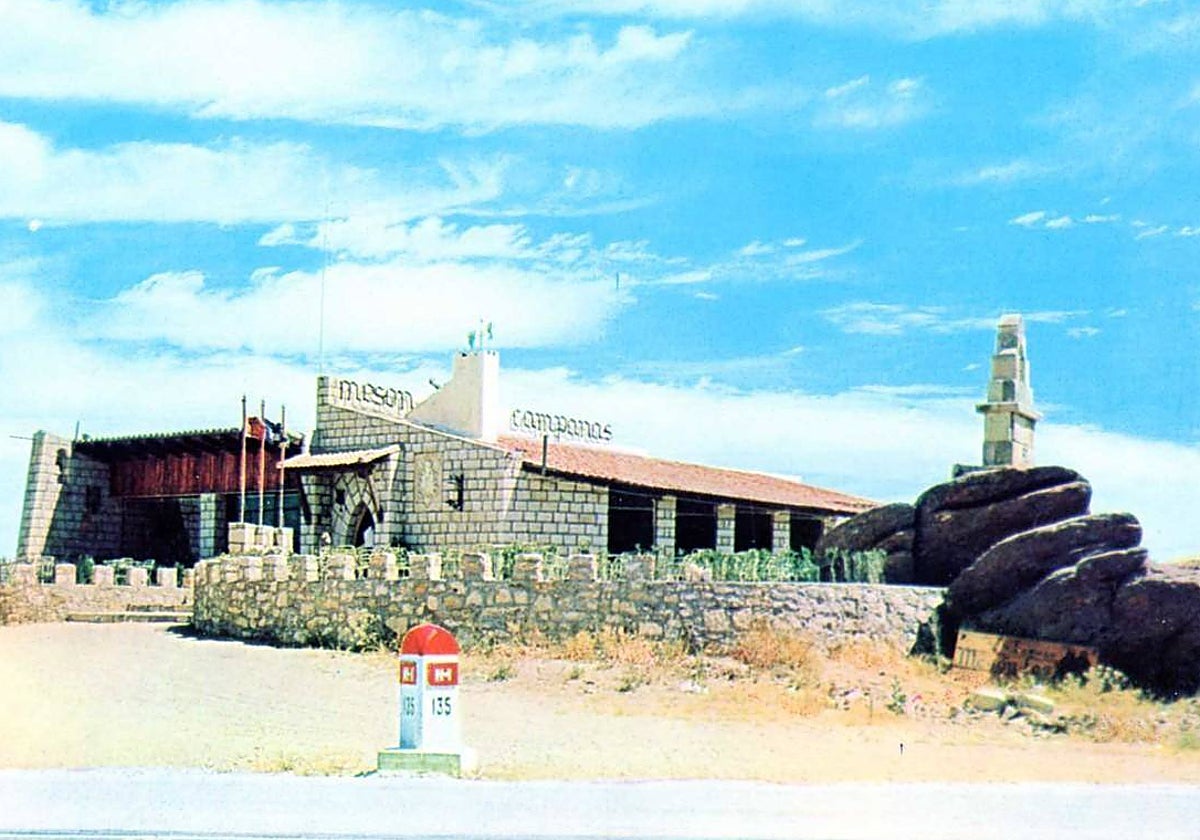 El Mesón Las Campanas, de Honrubia de la Cuesta, en una postal de los años 70