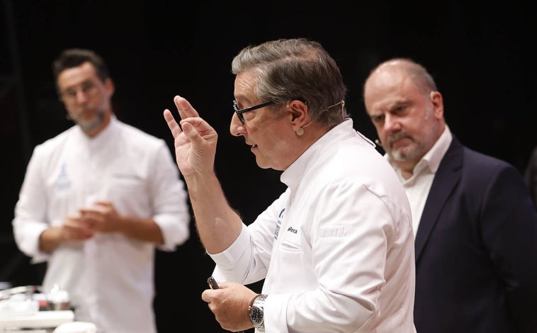 Imagen principal - Quique Dacosta, Joan Roca y Benjamín Lana hablaron de la gamba roja. Ángel León presentó un nuevo descubrimiento, la soja marina. René Redzepi habló en San Sebastián de cómo será el nuevo Noma.