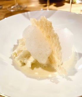 Imagen secundaria 2 - Casa Maria Luigia, en las afueras de Módena, tiene hotel y restaurantes, entre otras cosas. Dos platos icónicos de Bottura que se pueden seguir comiendo siempre en Francescana en Maria Luigia: la lasaña y las cinco estaciones del queso parmigiano reggiano.