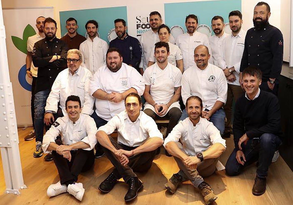 Foto de familia de los chefs tras la presentación de la X edición de Soul Food Nights