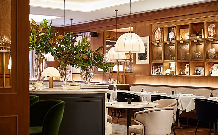 Imagen principal - Restaurante Amós, de Jesús Sánchez (en la foto).