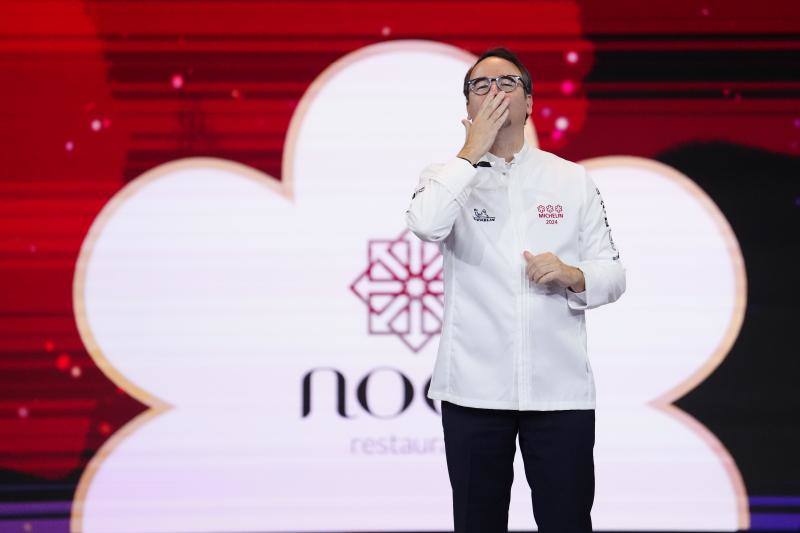 Paco Morales, del restaurante NOOR, tras recibir su tercera estrella Michelin durante la gala de las estrellas Michelin 2024 celebrada este martes en Barcelona