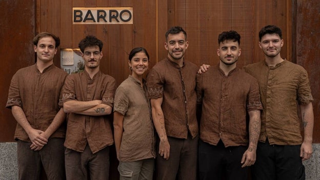 El equipo de BARRO, seis jóvenes que no superan los 25 años y que han logrado la primera estrella Michelin para Ávila