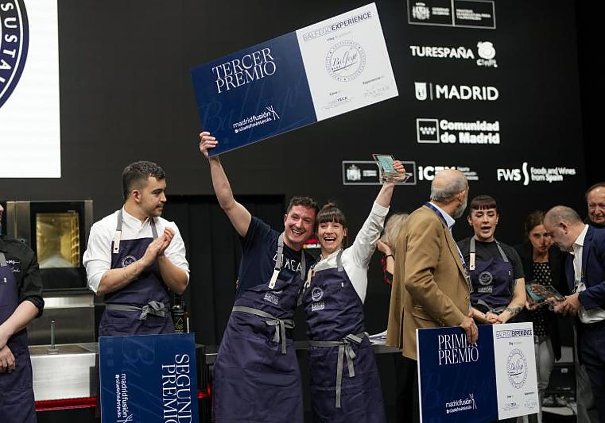 Los ganadores del tercer premio Chef Revelación Ex aequo Ansils y Bakea