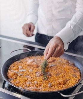 Imagen secundaria 2 - A fuego, la nueva línea de negocio de preparados en lata para hacer arroces en casa de Quique Dacosta