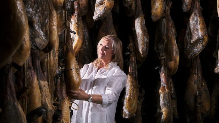 Remedios Sánchez, elaboradora de ibéricos de autor en Guijuelo