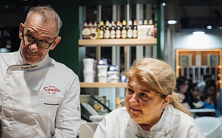 Imagen principal - Nunzia Caputo y Davide Spada protagonizaron una masterclass sobre pasta fresca en Alimentaria, Barcelona