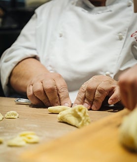 Imagen secundaria 2 - Nunzia Caputo y Davide Spada protagonizaron una masterclass sobre pasta fresca en Alimentaria, Barcelona