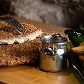 El segundo mejor cachopo del mundo se puede comer en Madrid: dónde está el restaurante y precio del plato