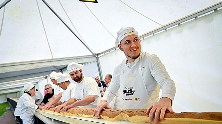 La baguette fue porcionada y repartida de forma popular, tras la gesta, untada con crema de avellanas
