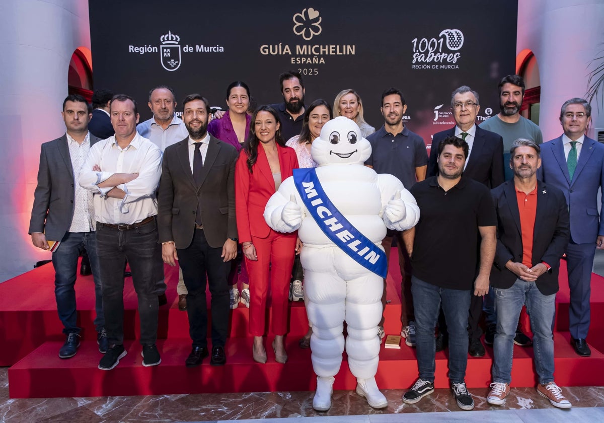 Autoridades murcianas y de la Guía Michelin en el anuncio de que Murcia acogerá la gala de noviembre