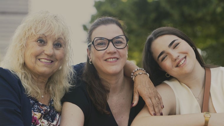 Tres generaciones de mujeres. De izquierda a derecha: Rosa María, Montse y Laura