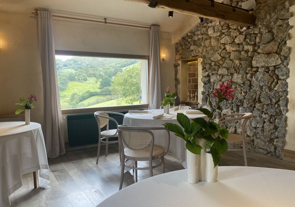 Sala del restaurante Casa Marcial, en La Salgar, Arriondas (Asturias)