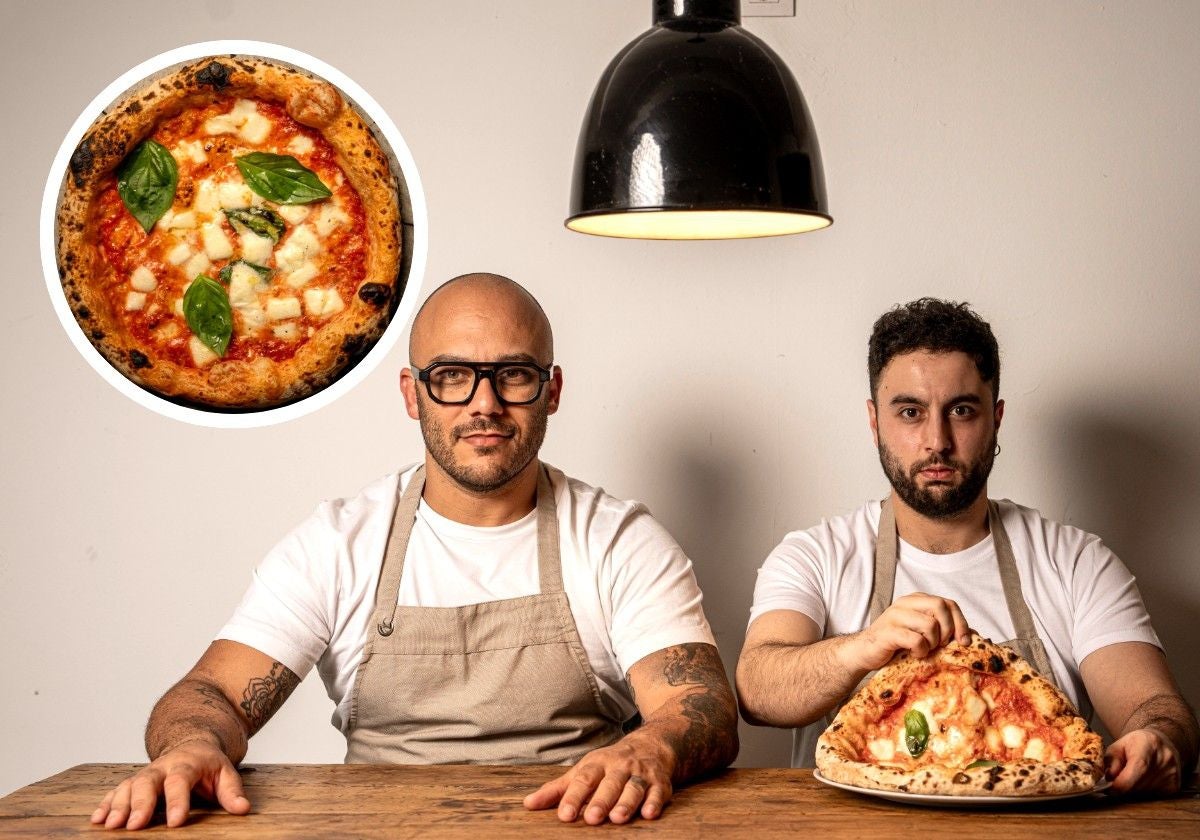 Rafa Panatieri y Jorge Sastre (derecha) junto a su pieza ganadora en The Best Pizza Awards 2024: la mejor Margarita del mundo