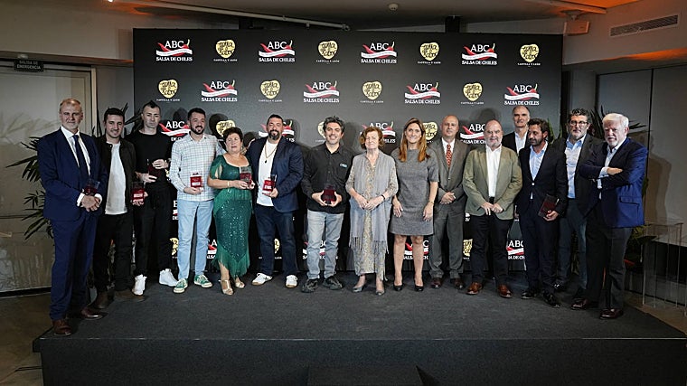 De izq. a dcha., Luis García de la Navarra, Xune Andrade, Diego Fernández, Vicente Lara, Purificación Molina, Niki Pavanelli, Roberto Ruiz, Ymelda Moreno, Ana Delgado, Jorge Llorente Cachorro, Benjamín Lana, Javier Caballero, Iván Cerdeño, Julián Quirós y Carlos Maribona //