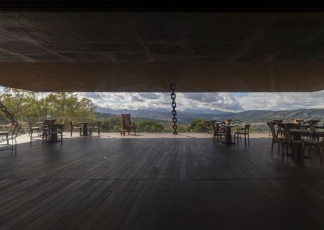 Imagen secundaria 1 - LA ALmazara de Ronda diseñada por Philippe Starck está cargada de elementos ligados a la tauromaquia, la cultura rondeña, el aceite y el arte.