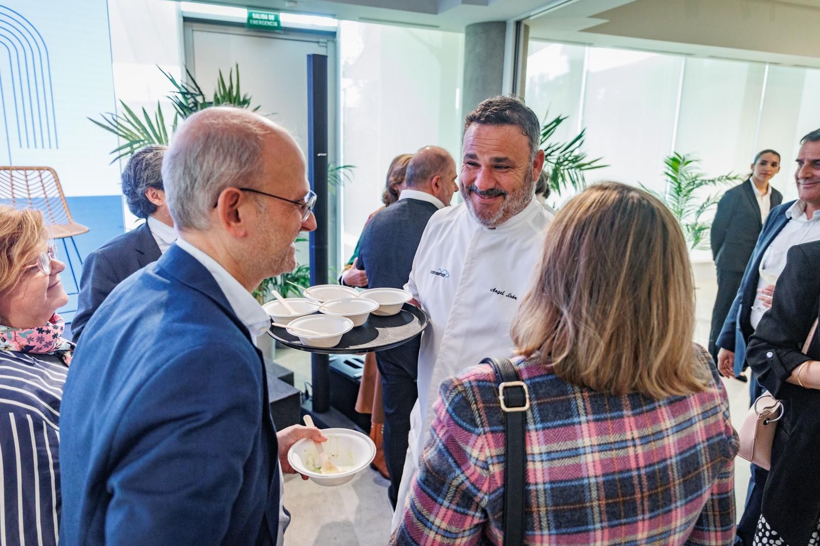 Ángel León junto a José Miguel Herrero, director general de Alimentación del Ministerio de Agricultura, Alimentación y Pesca, en el encuentro 'Más pescado, más salud' celebrado en ABC