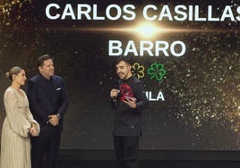 Premio al chef joven de la Guía Michelin 2025: así es Carlos Casillas y su restaurante Barro