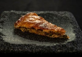 Este local de Madrid hace la mejor empanada gallega de España: sin masa de pan y con un relleno poco común