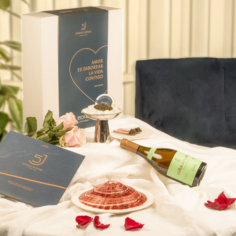 Pack de San Valentín de Osborne: con jamón Cinco Jotas, caviar Riofrío y vino blanco Viña Monty Viura