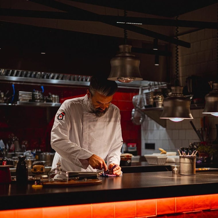 Javier del Blanco, chef de Cocina con Mimo, galardonado con un sol Repsol este 2025