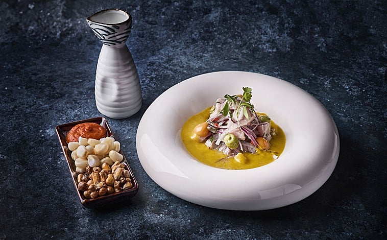 Imagen principal - Ceviche de corvina, gyozas y croquetas de Pucará Orígenes.