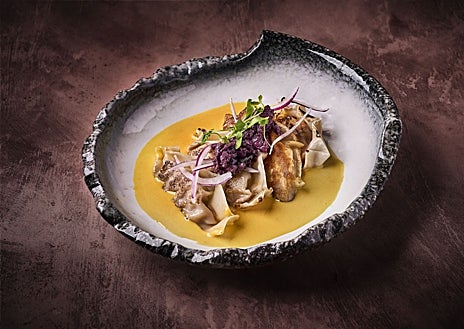 Imagen secundaria 1 - Ceviche de corvina, gyozas y croquetas de Pucará Orígenes.