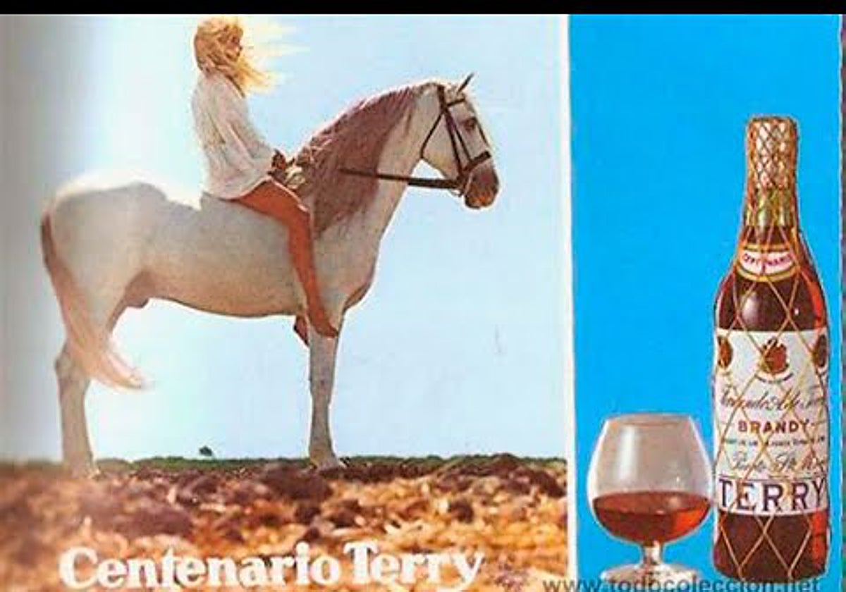 Una amazona enredada con un brandy