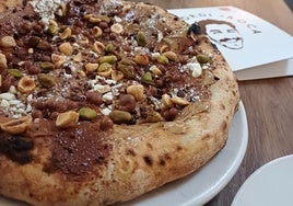 Los diez ingredientes de la pizza de chocolate que ha creado Jordi Roca para esta pizzería de Barcelona