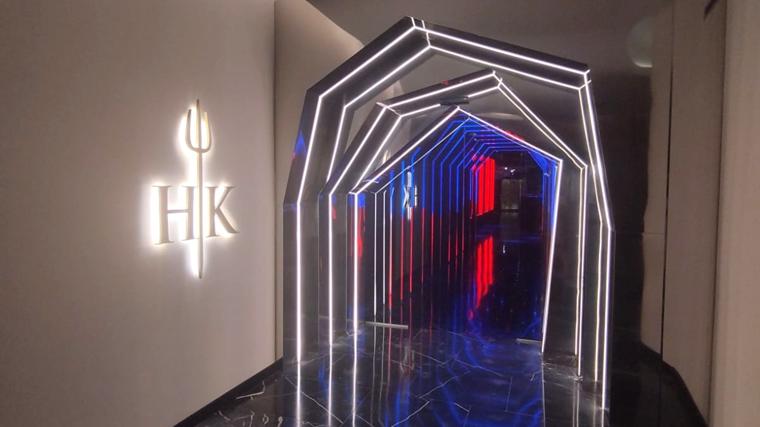 Entrada a Hell's Kitchen en The Unexpected Ibiza Hotel