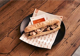 Corchetta y mayonesa de piparras: el mejor bocadillo de cordero de Madrid se hace en este bar