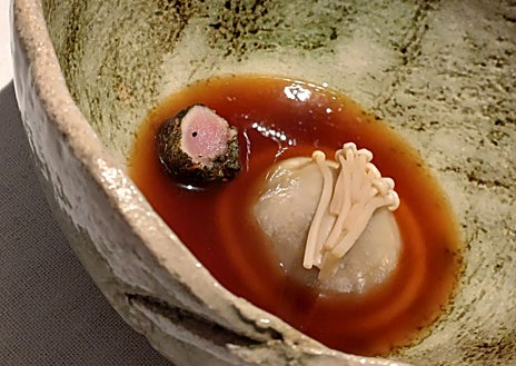 Imagen secundaria 1 - Algunos de los pases que forman parte del menú degustación de Ababol. Abajo a la izquierda, una de sus versiones de galianos. A la derecha, su secuencia de pato azulón con lentejas 