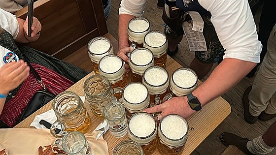Cerveza del Oktoberfest, la bebida alemana dorada y suave más conocida de Baviera