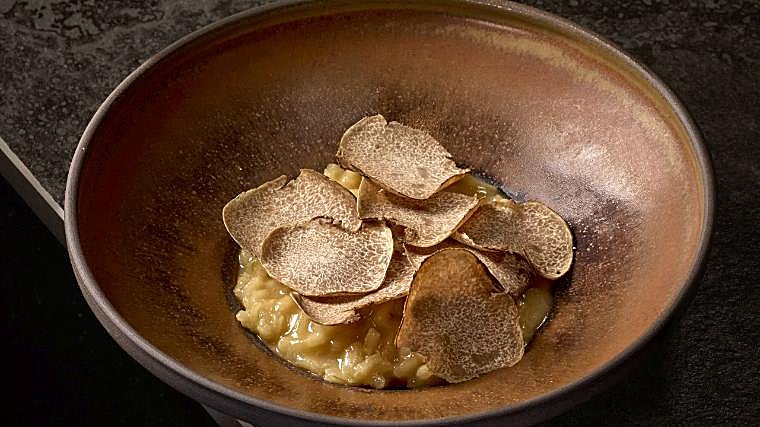 Risotto con lascas de trufa blanca