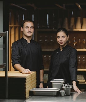 Imagem Secundária 2 - Calenha, um de seus pratos e Diego Sanz.